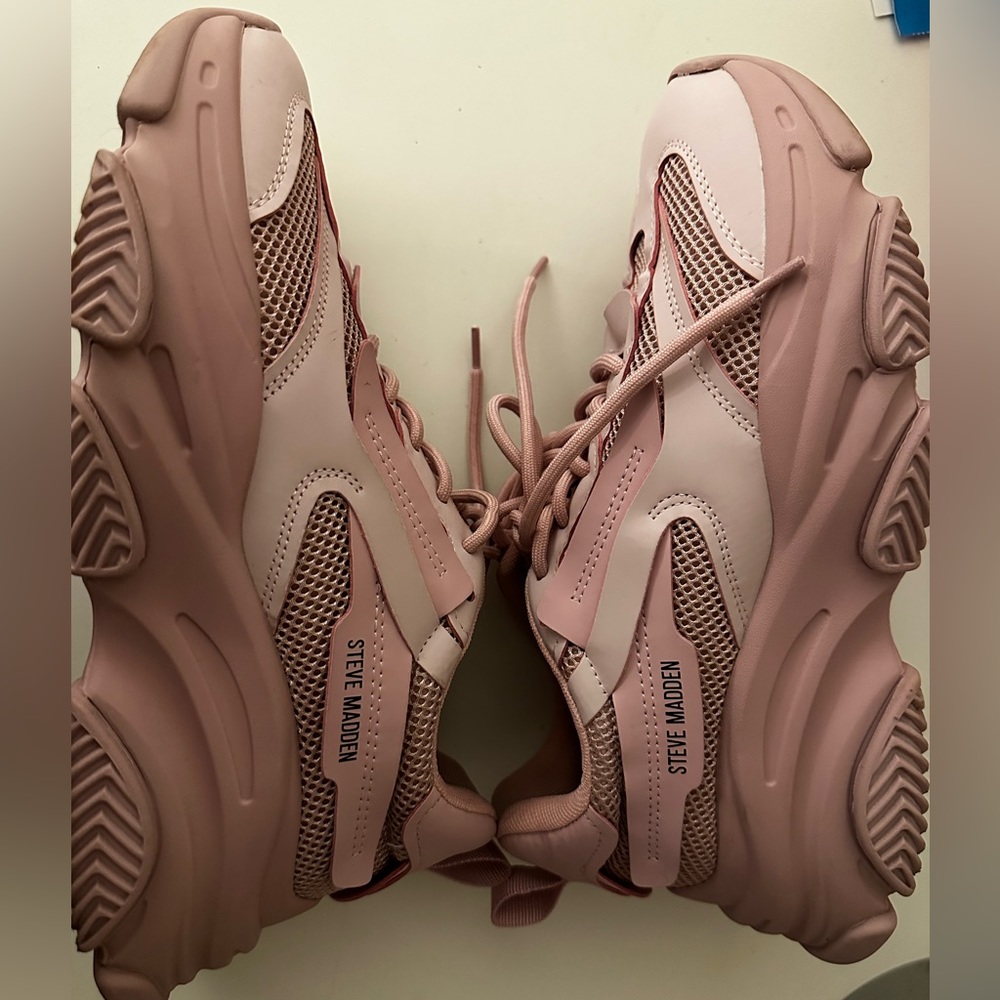Steve Madden Possession Sneaker